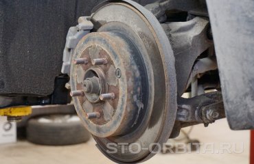 Замена тормозных дисков и колодок Инфинити Q50 (подробные фото и видео)