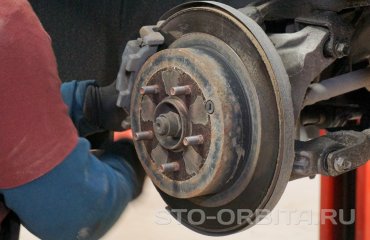 Замена тормозных дисков и колодок Инфинити Q50 (подробные фото и видео)