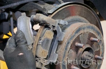 Замена тормозных дисков и колодок Инфинити Q50 (подробные фото и видео)