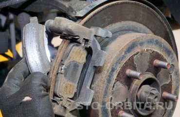 Замена тормозных дисков и колодок Инфинити Q50 (подробные фото и видео)