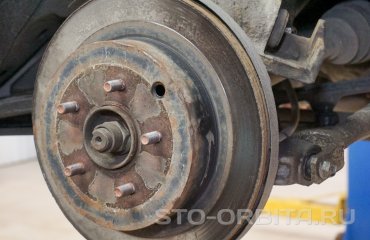 Замена тормозных дисков и колодок Инфинити Q50 (подробные фото и видео)