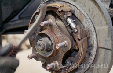 Замена тормозных дисков и колодок Инфинити Q50 (подробные фото и видео)