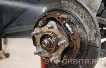 Замена тормозных дисков и колодок Инфинити Q50 (подробные фото и видео)