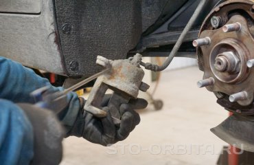 Замена тормозных дисков и колодок Инфинити Q50 (подробные фото и видео)