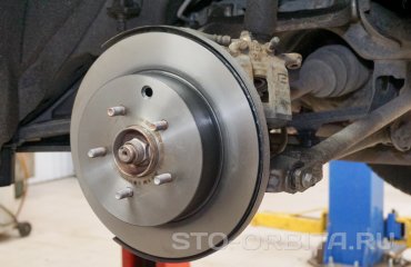Замена тормозных дисков и колодок Инфинити Q50 (подробные фото и видео)