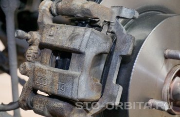 Замена тормозных дисков и колодок Инфинити Q50 (подробные фото и видео)