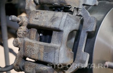 Замена тормозных дисков и колодок Инфинити Q50 (подробные фото и видео)